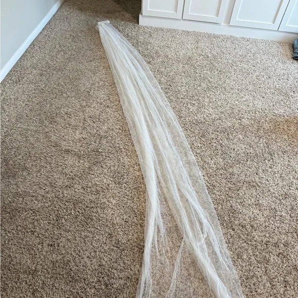 Ivory Bridal Veil Hair Comb - Picture 5 of 6